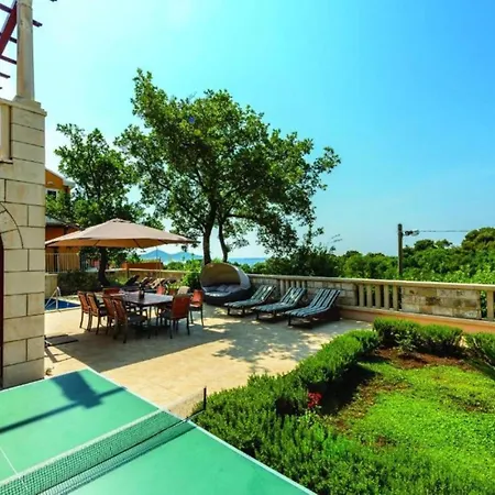 Five-bedroom Home,pool,barbecue Vakantiehuis