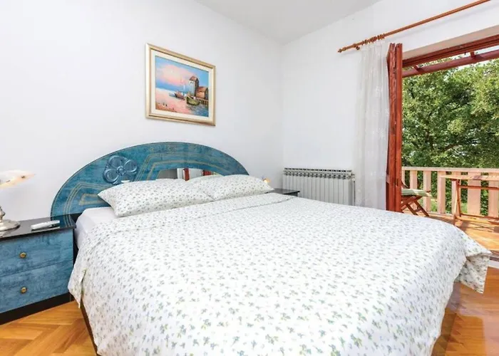 Vakantiehuis Five-bedroom Home,pool,barbecue *