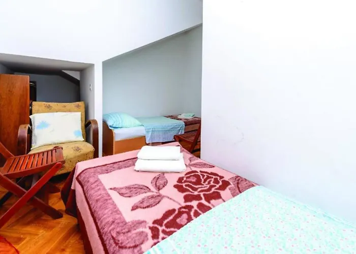 Five-bedroom Home,pool,barbecue