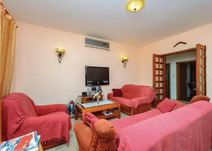 Five-bedroom Home,pool,barbecue *
