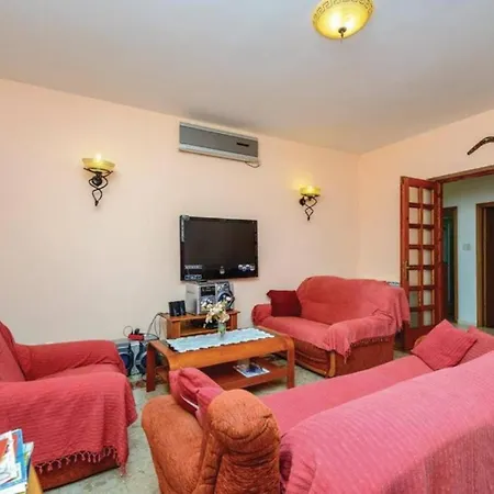 Five-bedroom Home,pool,barbecue *